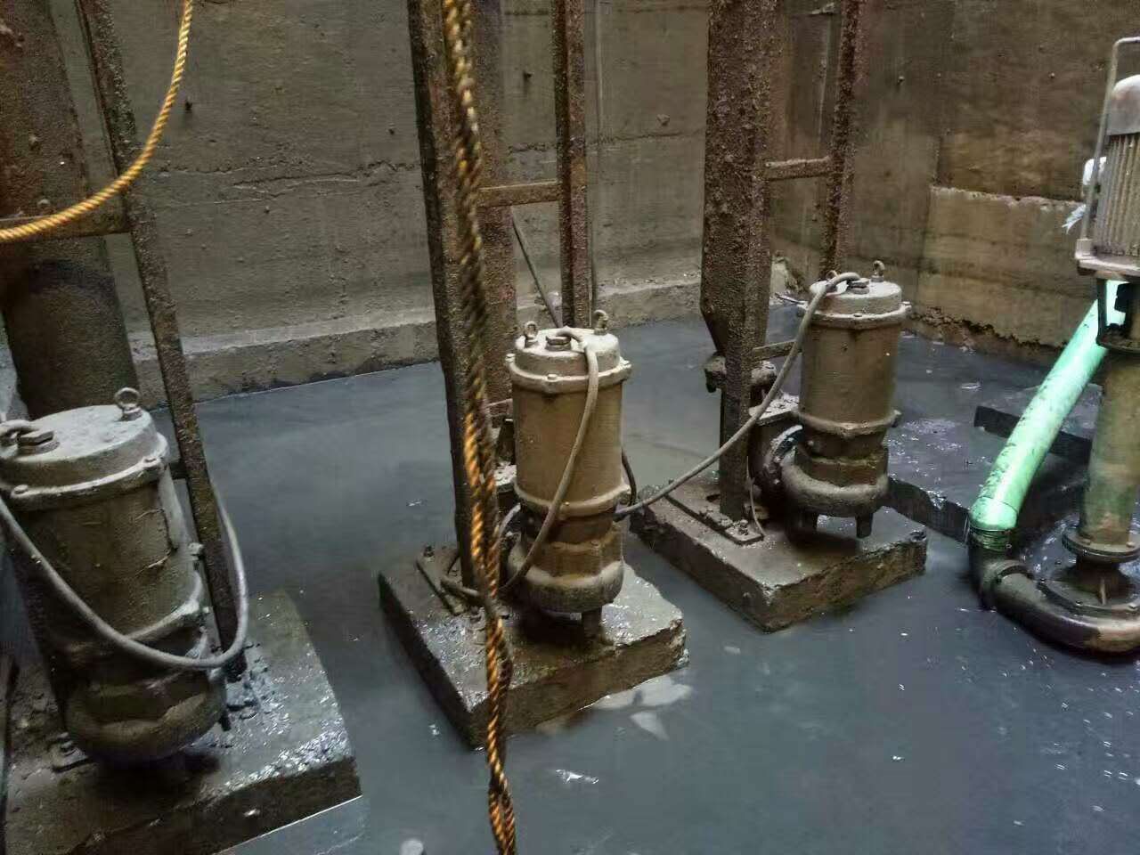 阿合奇污水池清理