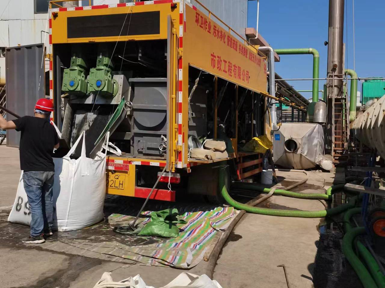 阿合奇淤泥压干处理